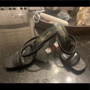 So me.. black heels, 4.5 “, like new